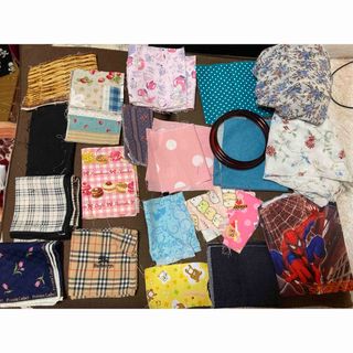 ハギレ　まとめ売り　　小さな生地　刺繍糸おまけ(生地/糸)