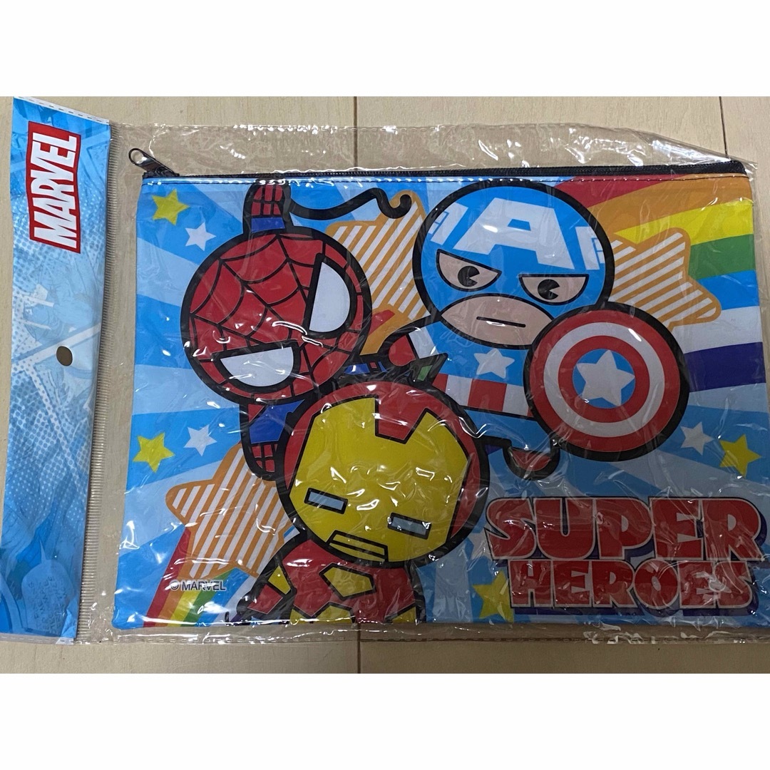 MARVEL(マーベル)のmarvel A5ポーチ 2個セット エンタメ/ホビーのアニメグッズ(その他)の商品写真