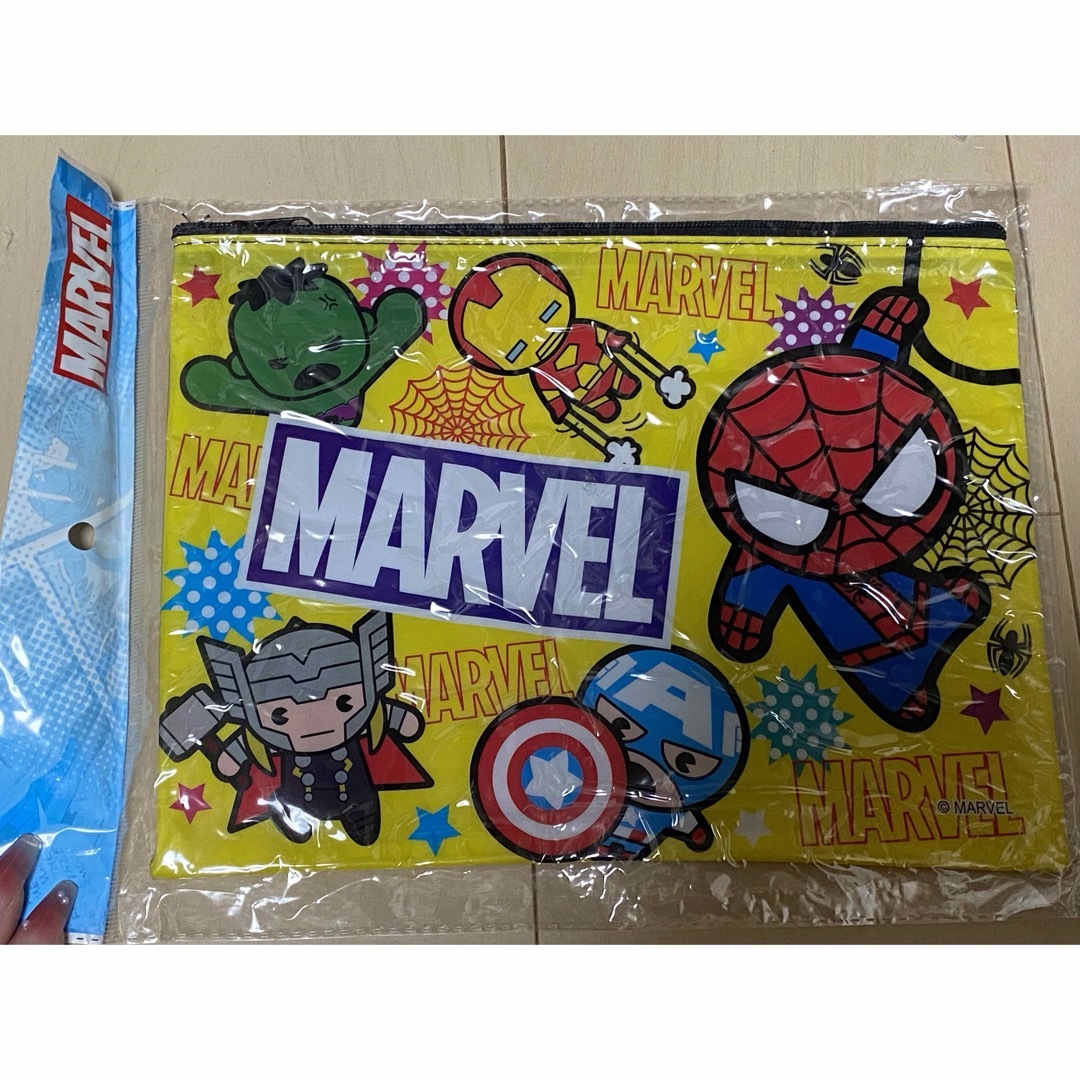 MARVEL(マーベル)のmarvel A5ポーチ 2個セット エンタメ/ホビーのアニメグッズ(その他)の商品写真