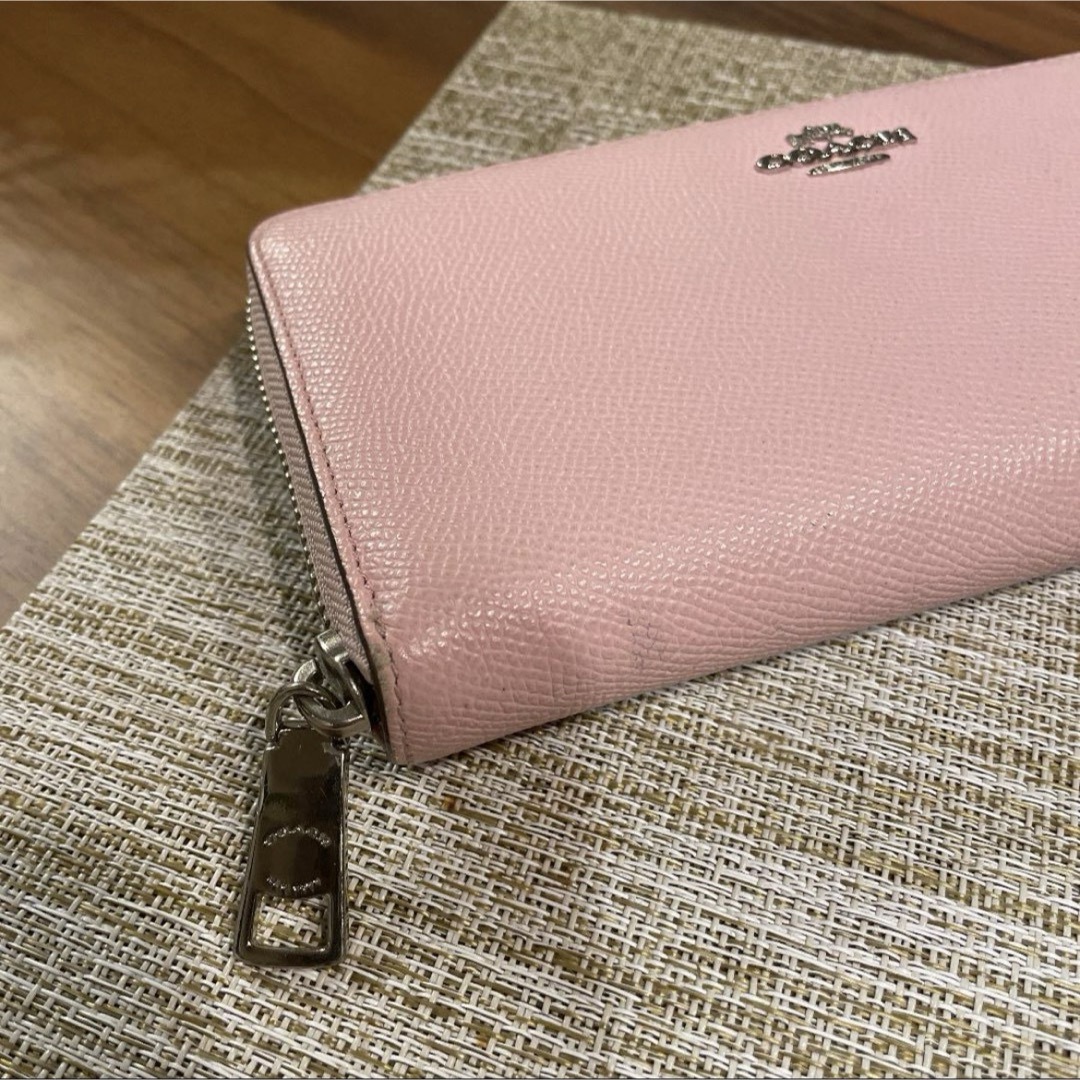 COACH(コーチ)のCOACH コーチ 長財布　薄ピンク 無地　ファスナー　ジップ　ラウンド レディースのファッション小物(財布)の商品写真