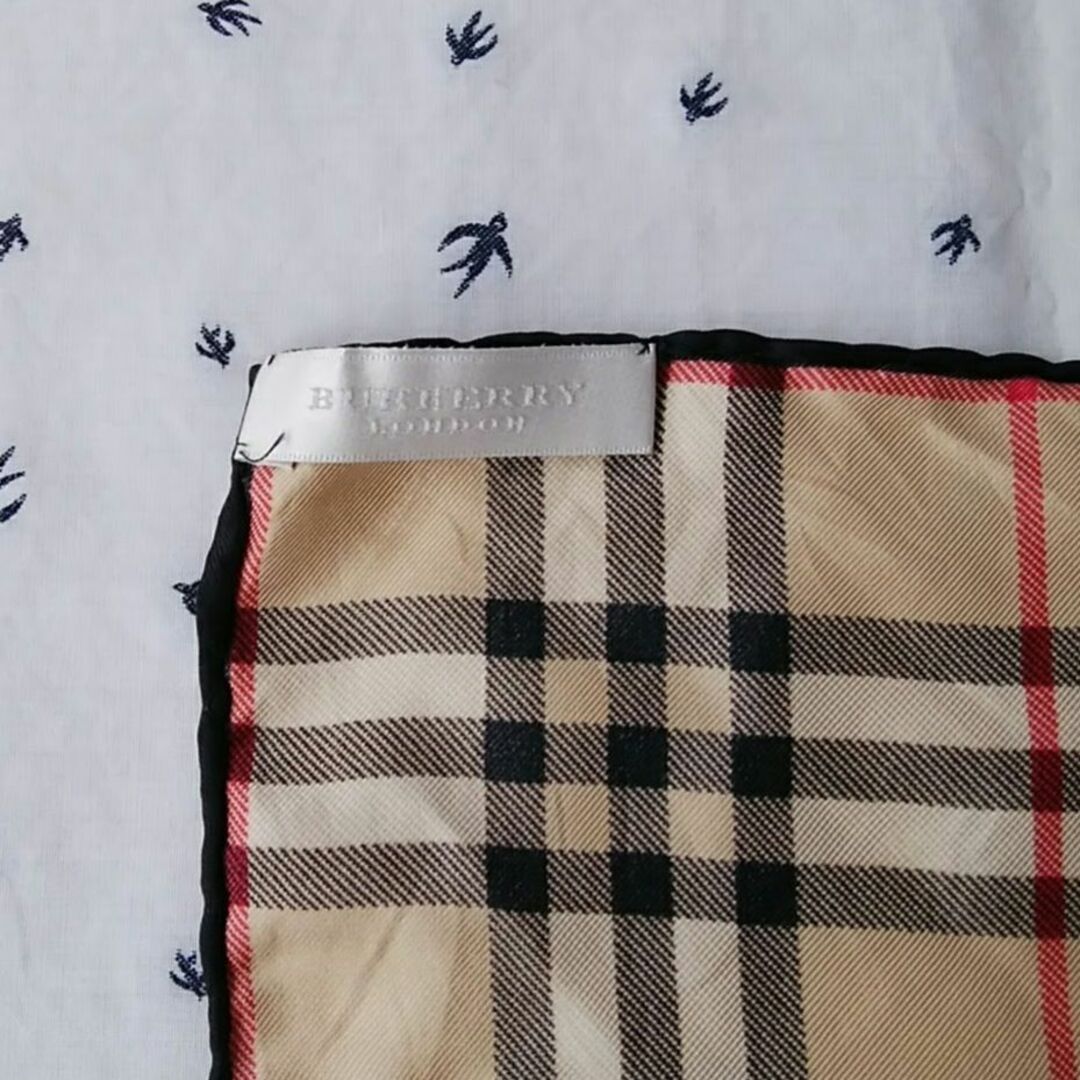 BURBERRY(バーバリー)の【Rii様専用】BURBERRY 　バーバリー　シルクスカーフ レディースのファッション小物(バンダナ/スカーフ)の商品写真