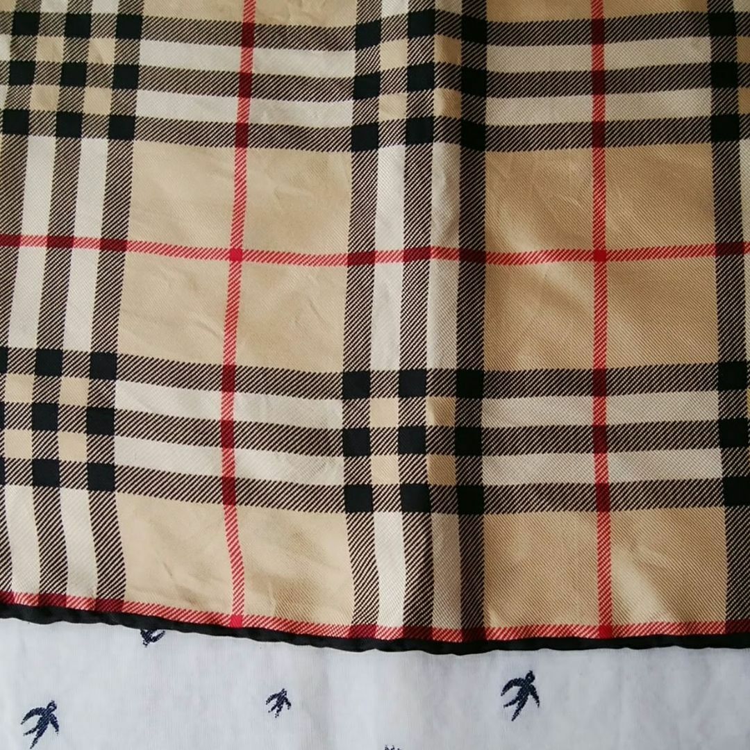 BURBERRY(バーバリー)の【Rii様専用】BURBERRY 　バーバリー　シルクスカーフ レディースのファッション小物(バンダナ/スカーフ)の商品写真