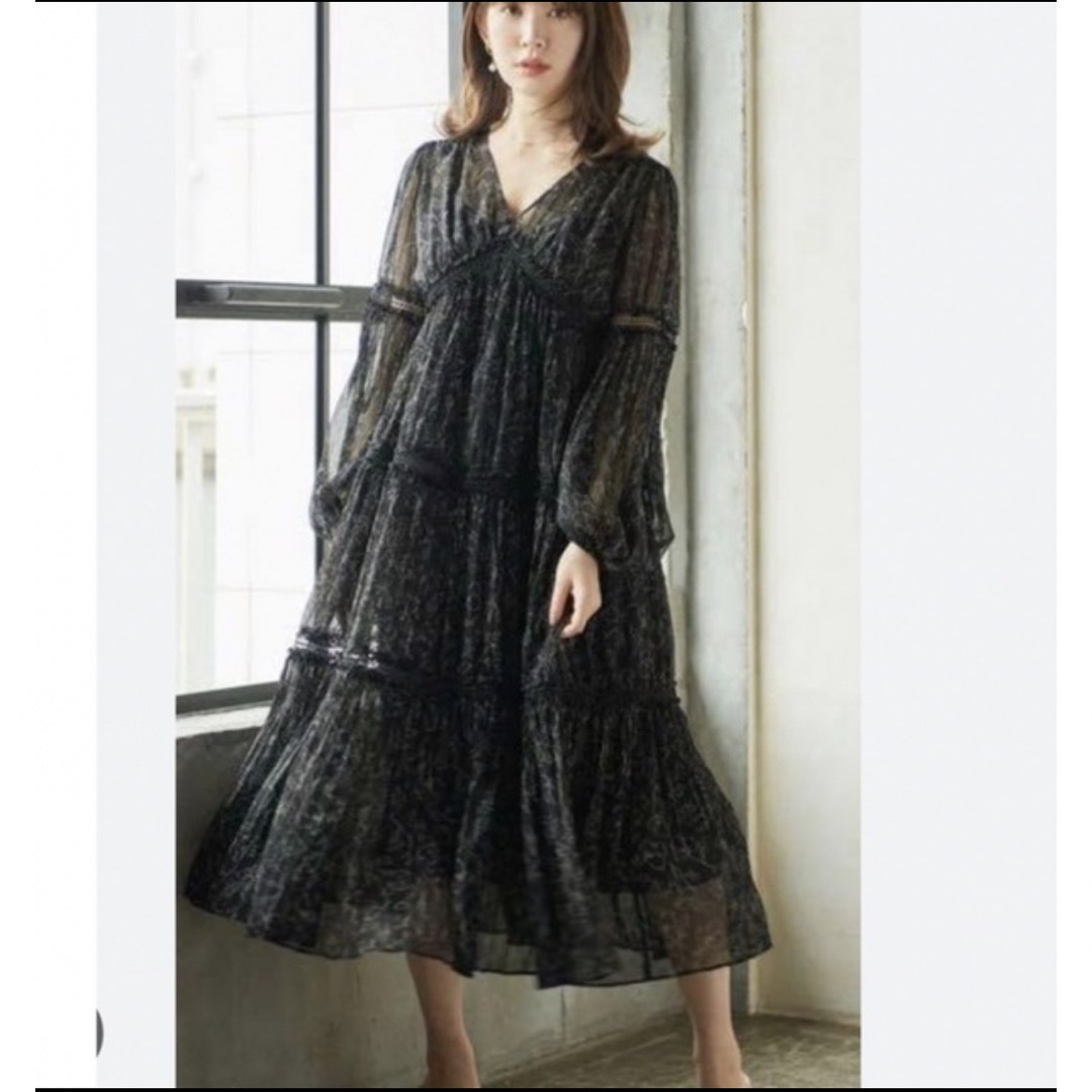 Her lip to(ハーリップトゥ)のMonotone Floral Pleated Dress  herlipto レディースのワンピース(ロングワンピース/マキシワンピース)の商品写真