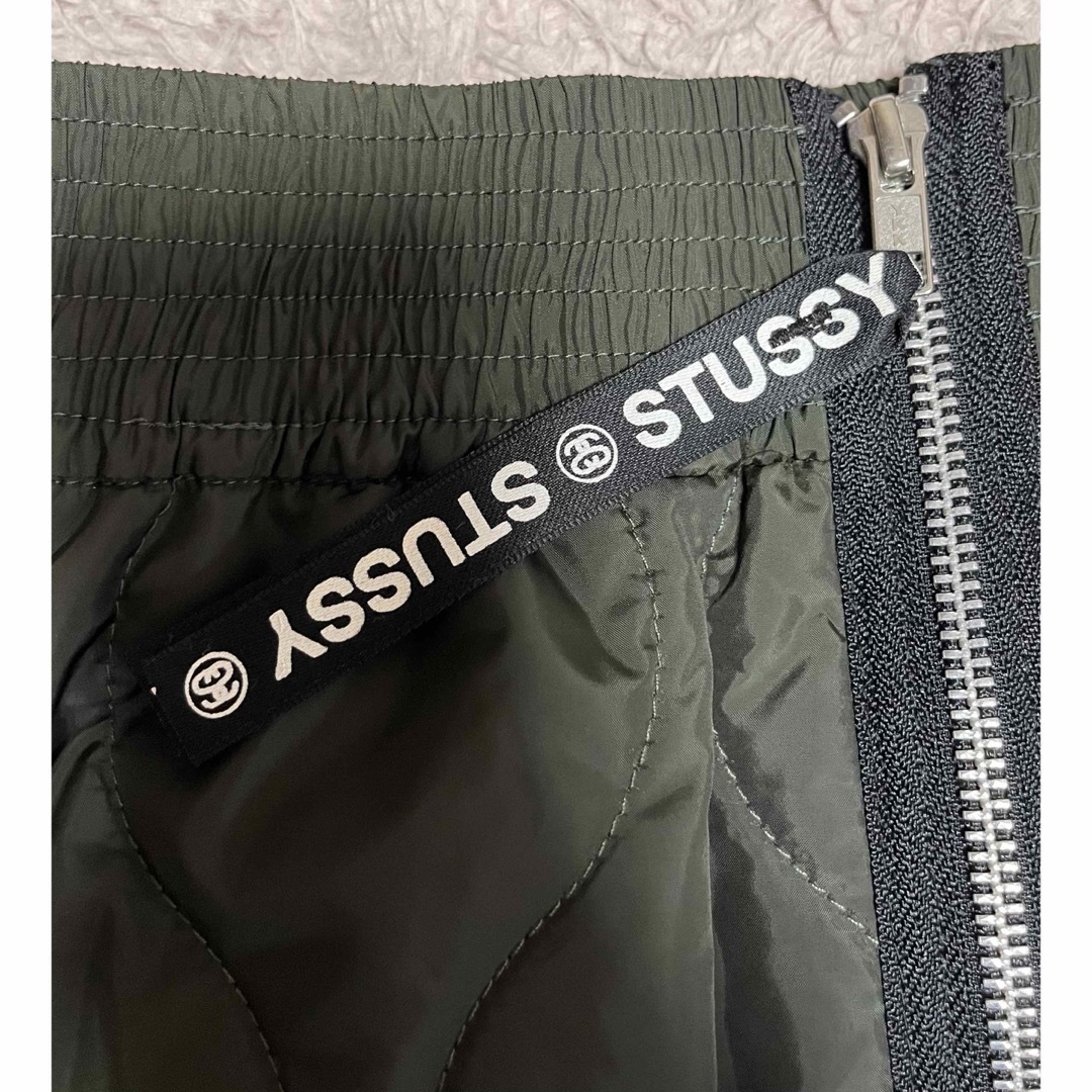 STUSSY(ステューシー)の美品 SUTSSY キルティング ナイロンスカート S ミニ 台形 ステューシー レディースのスカート(ミニスカート)の商品写真