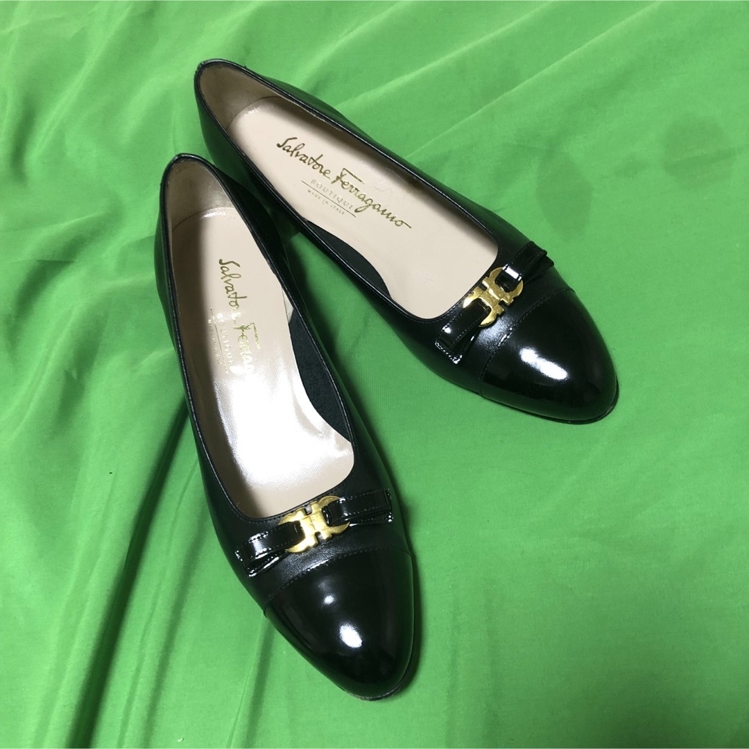 Salvatore Ferragamo(サルヴァトーレフェラガモ)のSalvatore Ferragamoパンプス 351/2 C ブラック レディースの靴/シューズ(ハイヒール/パンプス)の商品写真