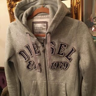 ディーゼル(DIESEL)の良品❗️DIESEL ヴィンテージロゴデザイン裏起毛スウェットパーカー(パーカー)