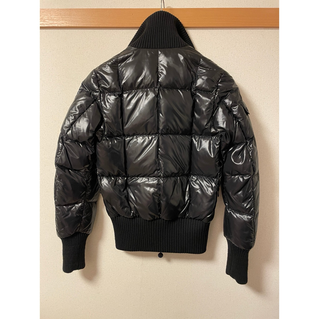 MONCLER(モンクレール)の【美品】モンクレール ダウン ショート丈 正規 黒 サイズ1 メンズのジャケット/アウター(ダウンジャケット)の商品写真