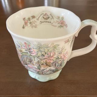 ロイヤルドルトン(Royal Doulton)の【ロイヤルドルトン】マグカップ　ブランブリーヘッジ（サマービーカー）(グラス/カップ)