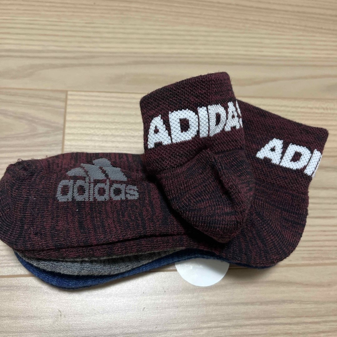 adidas(アディダス)の新品 adidas 靴下 男の子 21〜23cm 3足セット 足首丈 キッズ/ベビー/マタニティのこども用ファッション小物(靴下/タイツ)の商品写真