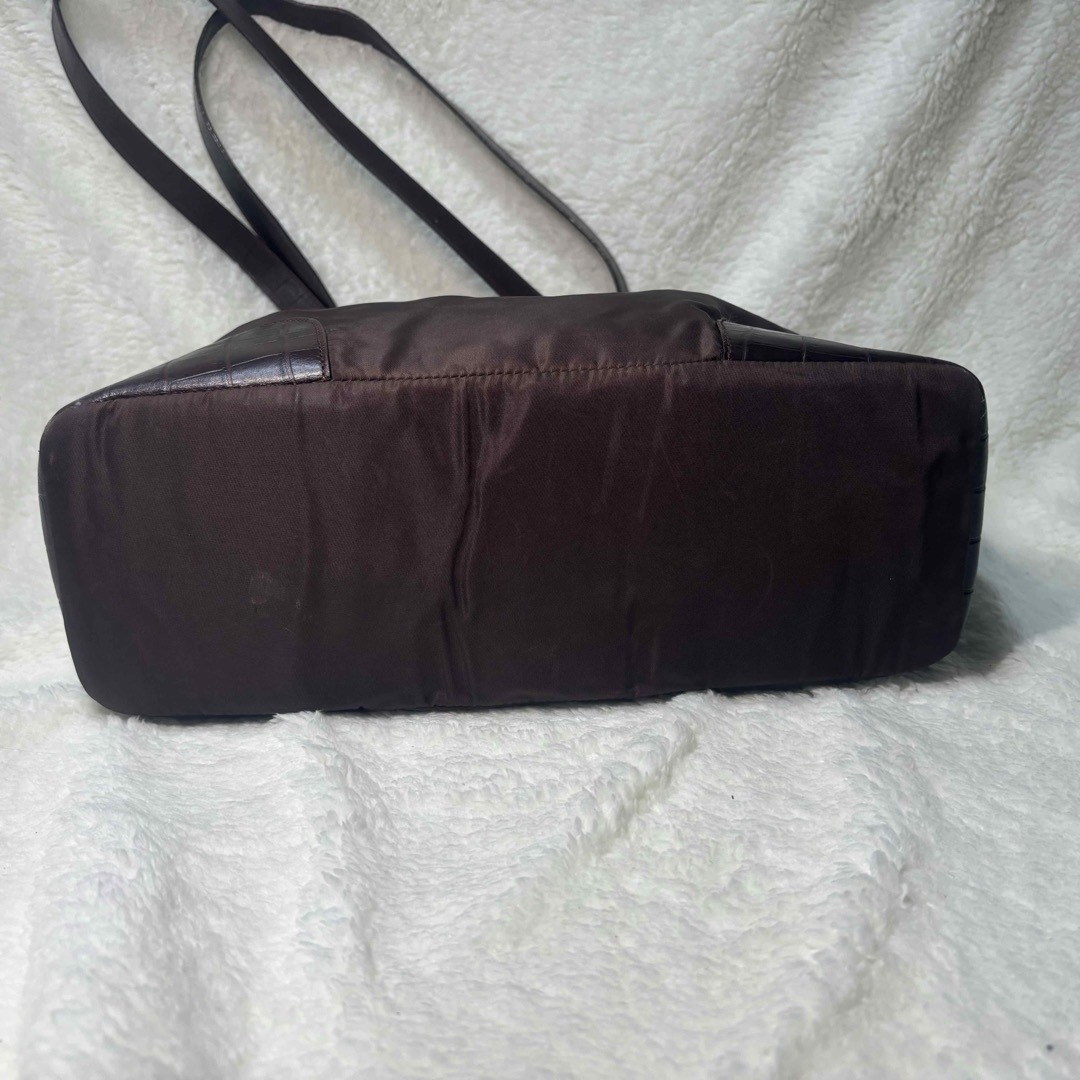 PRADA(プラダ)のプラダ　ナイロン　バッグ　A4 三角ロゴ　トート レディースのバッグ(トートバッグ)の商品写真
