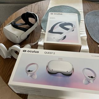 Oculus(現Meta) Quest 2 とeliteストラップ　メタクエスト(家庭用ゲーム機本体)