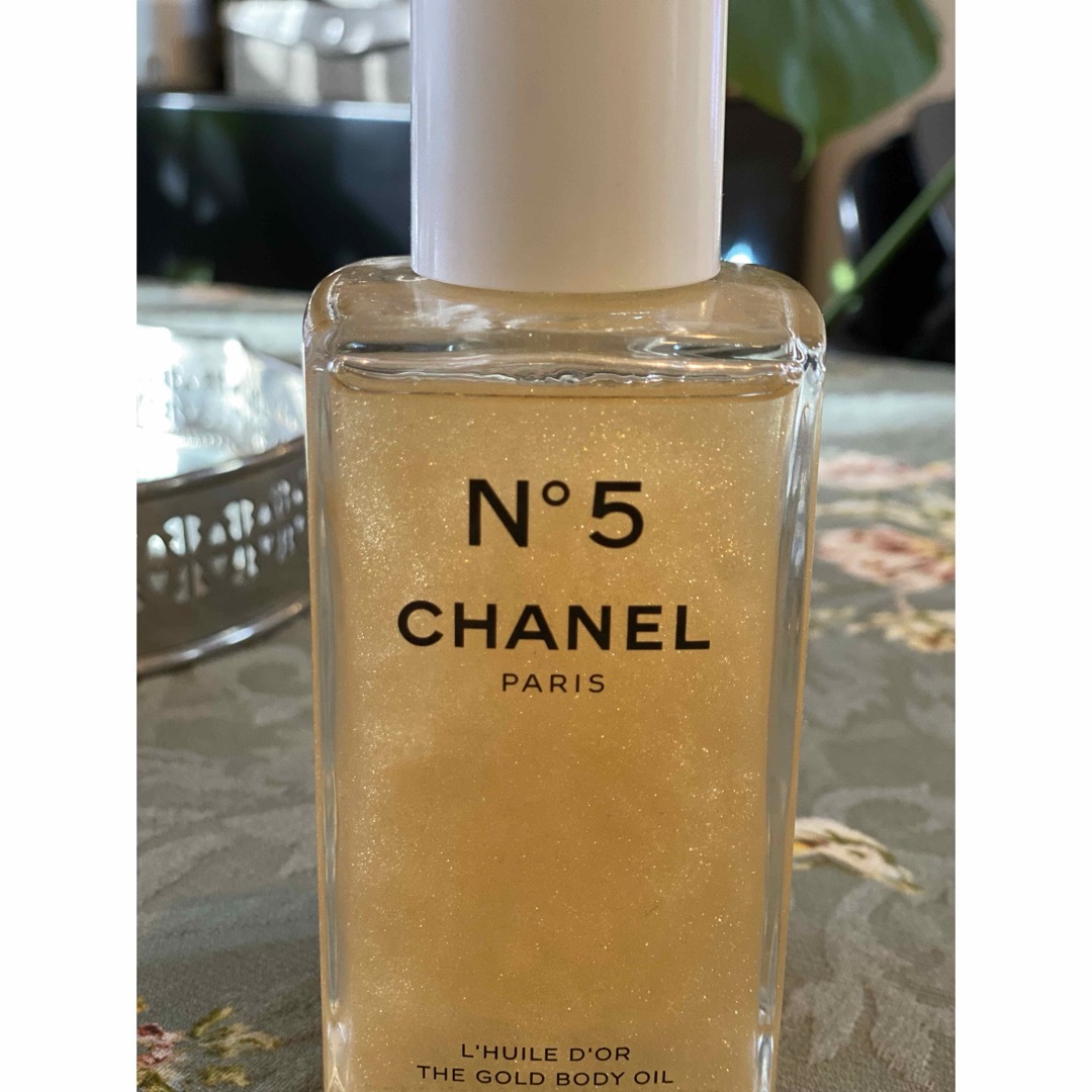 CHANEL(シャネル)のCHANEL💛N5ザ　ゴールドボディオイル美品 コスメ/美容のボディケア(ボディオイル)の商品写真