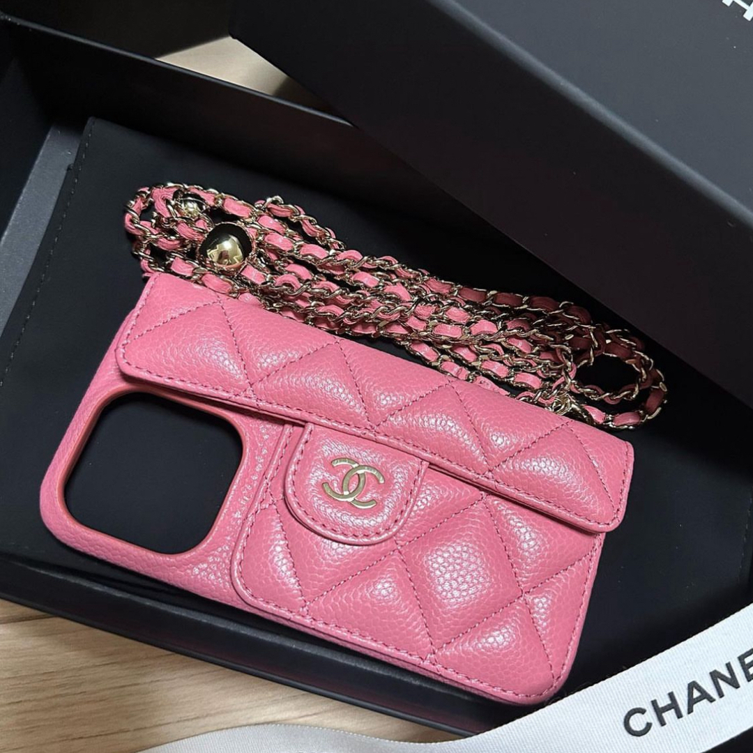 CHANEL(シャネル)のCHANEL iPhone14pro ケース レア スマホ/家電/カメラのスマホアクセサリー(iPhoneケース)の商品写真