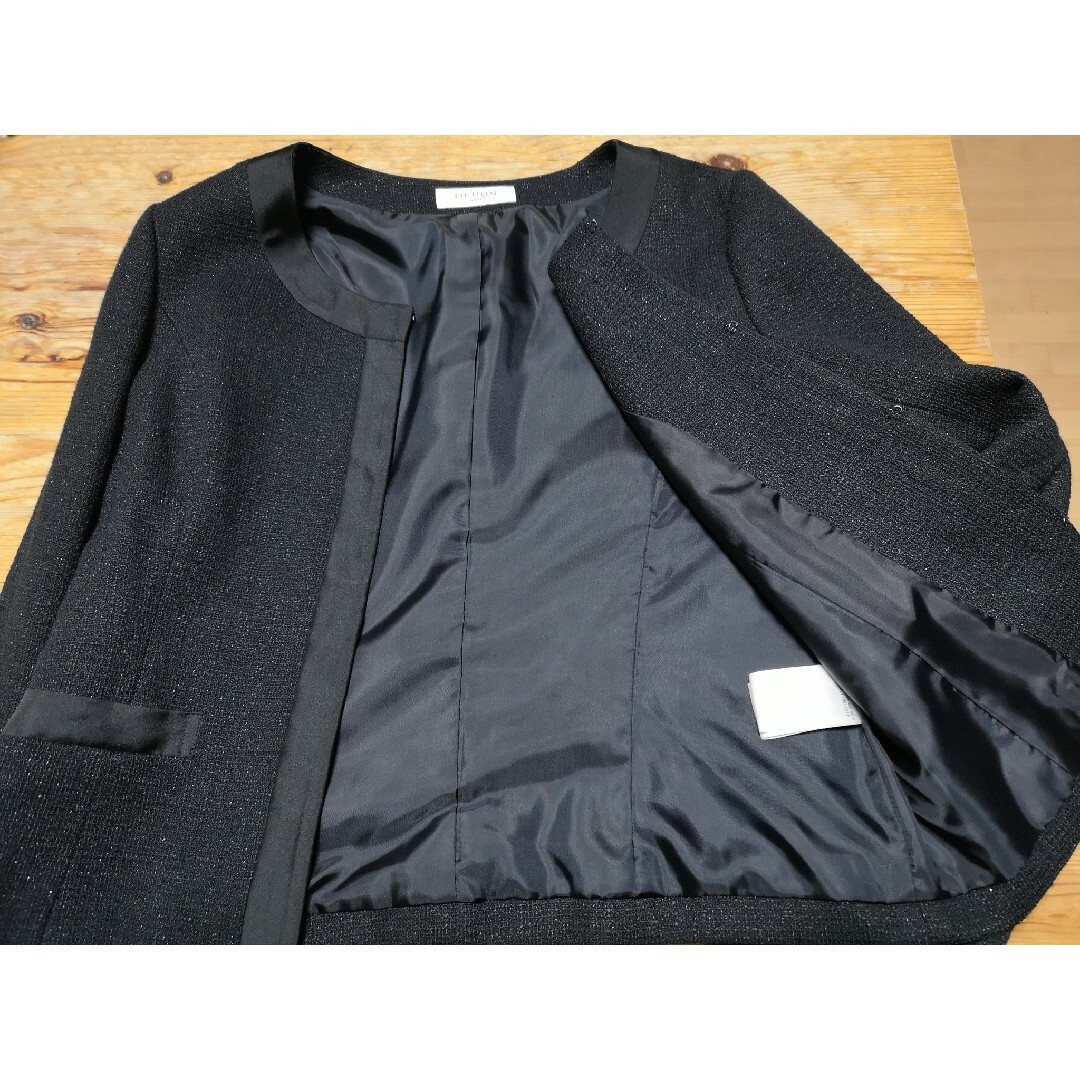 OFUON(オフオン)のOFUON BASIC　フォーマルスーツ　黒ベースにラメ入セットアップ　ブラック レディースのフォーマル/ドレス(スーツ)の商品写真