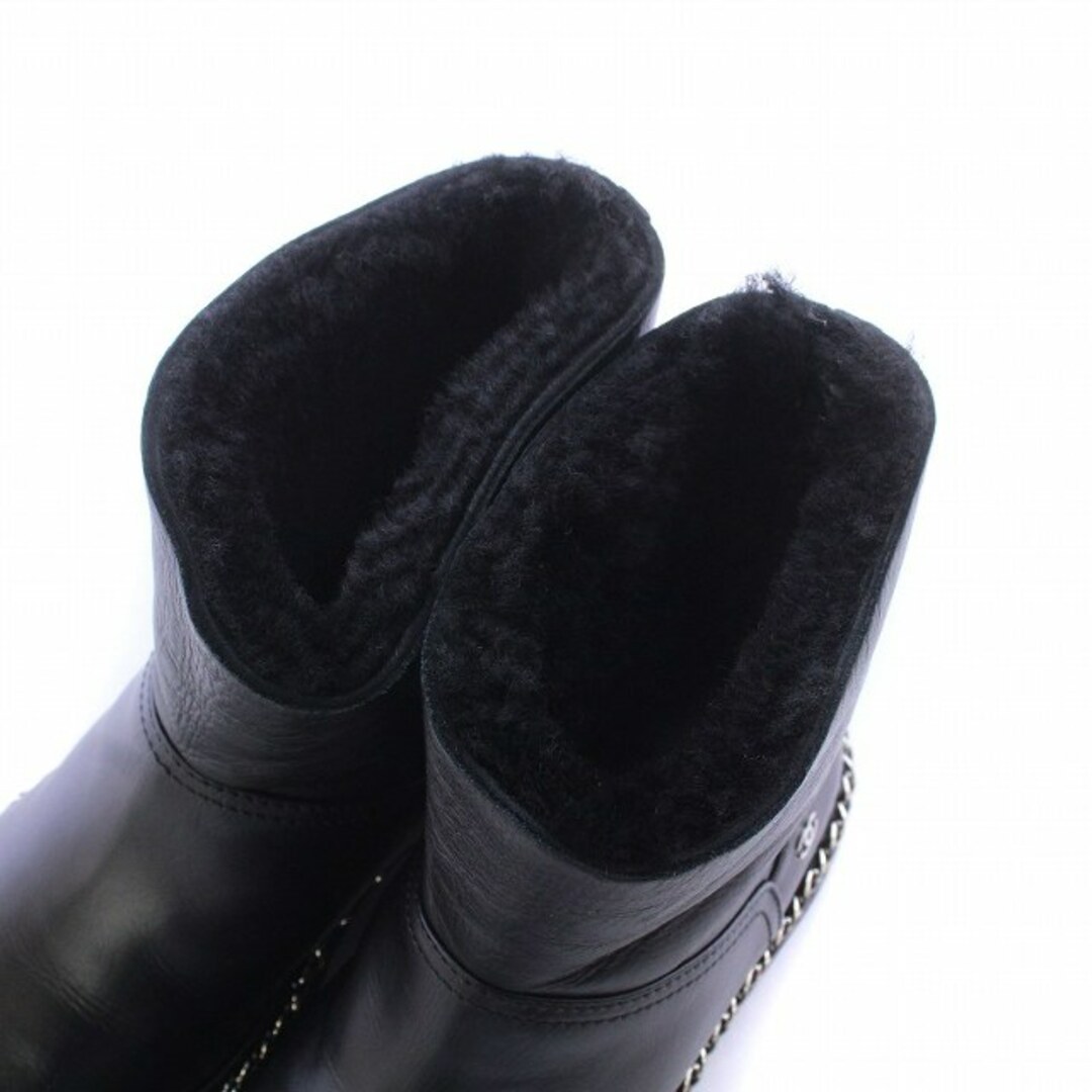 CHANEL(シャネル)のシャネル ムートン ショートブーツ チェーン ココマーク 34C 22cm 黒 レディースの靴/シューズ(ブーツ)の商品写真