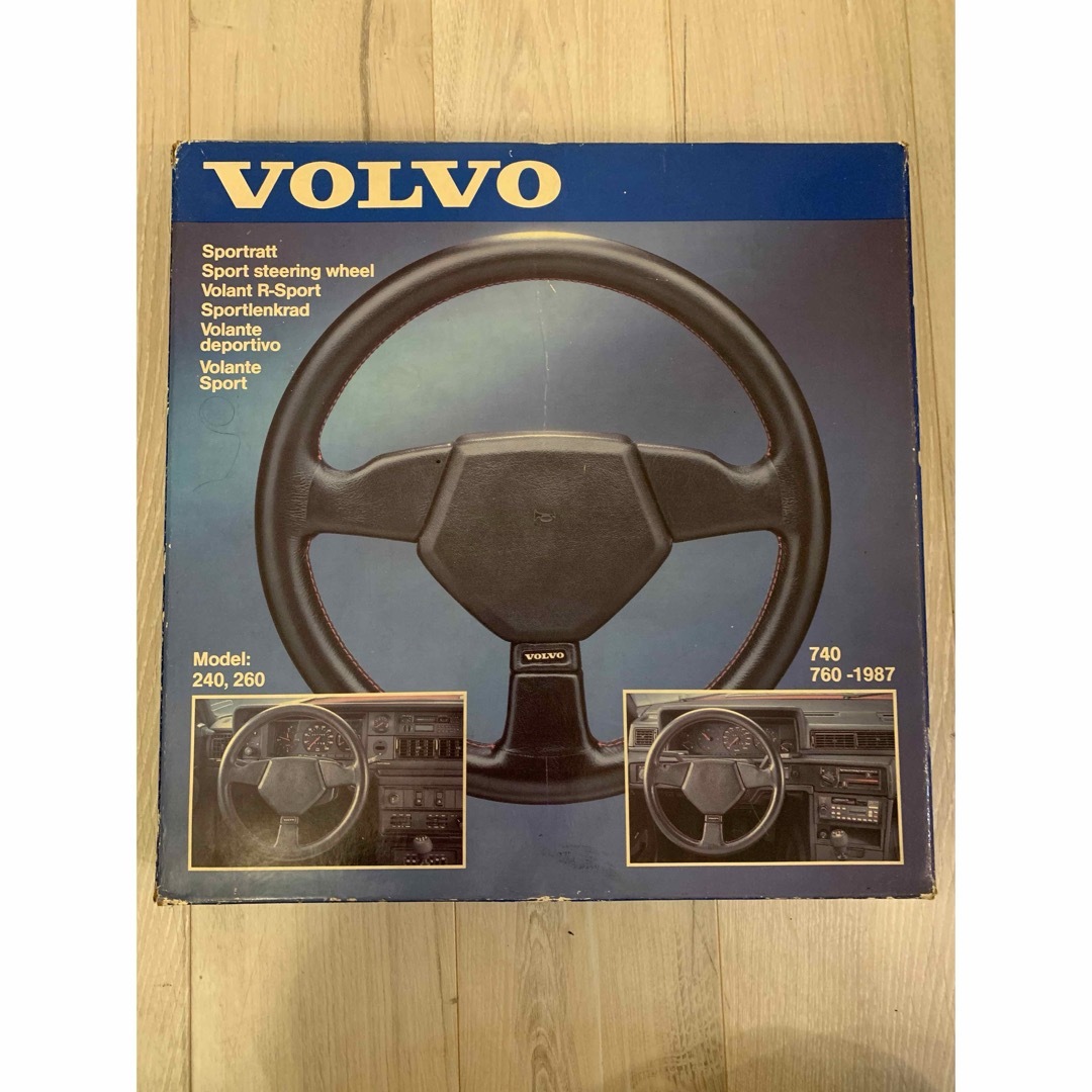 Volvo(ボルボ)の新品未使用 VOLVO 240 純正momoステアリング ボス 箱 取説付き 自動車/バイクの自動車(車種別パーツ)の商品写真