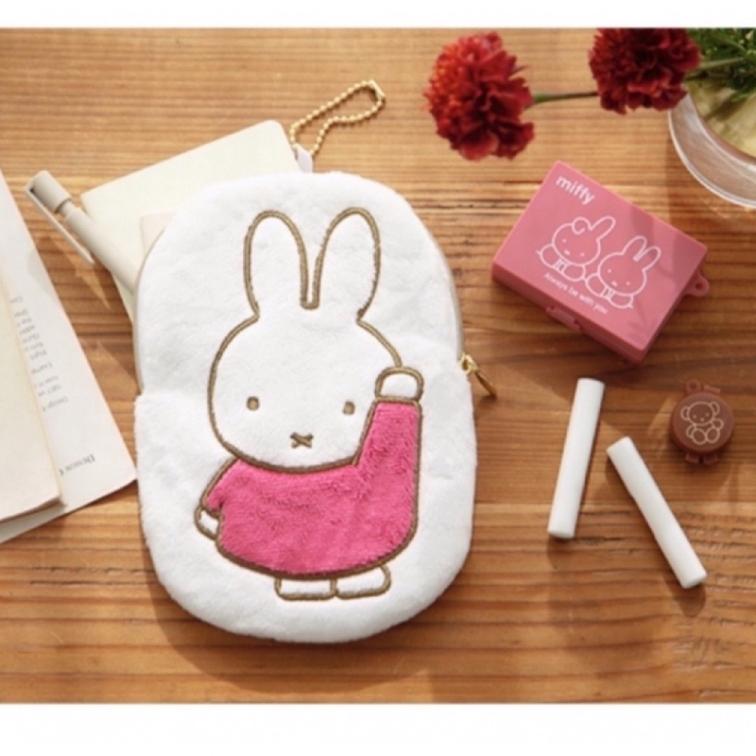 miffy(ミッフィー)の【新品未使用】ミッフィーマルチポーチ＆印鑑ケース　ゼクシィ付録 エンタメ/ホビーの雑誌(結婚/出産/子育て)の商品写真