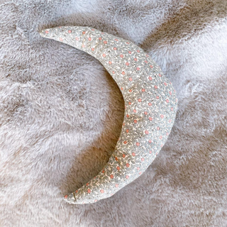 【世界に１つ！】ハンドメイド：ペットちゃん月型ピロー（Liberty生地）(猫)
