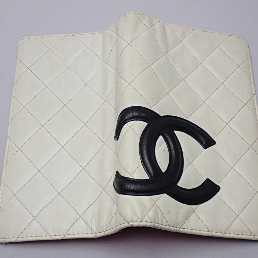 CHANEL(シャネル)のCHANEL シャネル カンボンライン 二つ折り 長財布 ホワイトｘブラック シルバー金具 中古B 【送料無料】A-8382【質屋出品】 レディースのファッション小物(財布)の商品写真