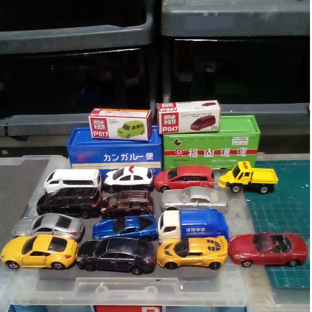 Takara Tomy(タカラトミー)のトミカ　お子さん の おもちゃ 車 16台 エンタメ/ホビーのおもちゃ/ぬいぐるみ(ミニカー)の商品写真