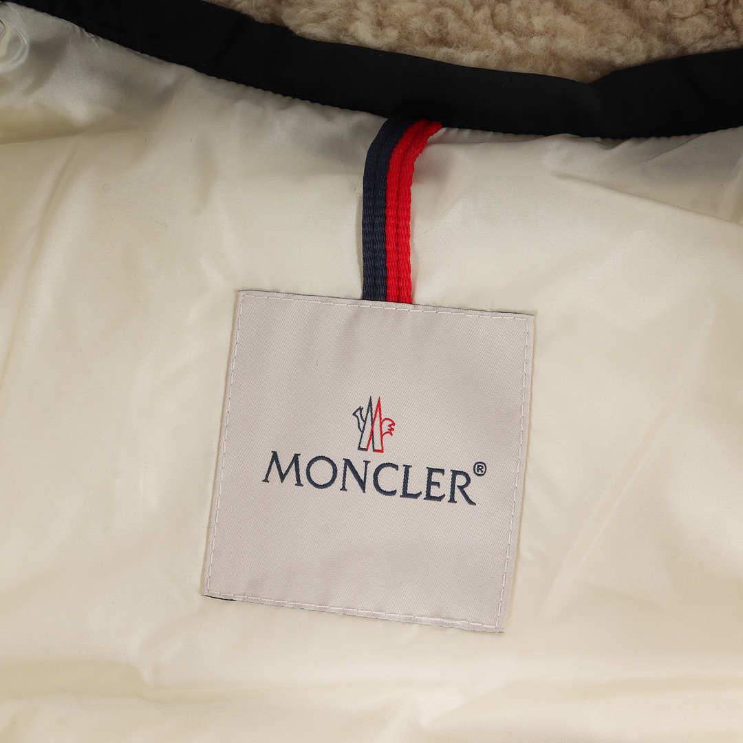 MONCLER(モンクレール)の美品 MONCLER モンクレール ダウン ジャケット サイズ:1 16AW ムートンカラー付き ハイネック ナイロン ダウンジャケット PESSAC B20914180725 53227 ペサック ネイビー 紺 アウター ブルゾン【メンズ】【中古】 メンズのジャケット/アウター(ダウンジャケット)の商品写真