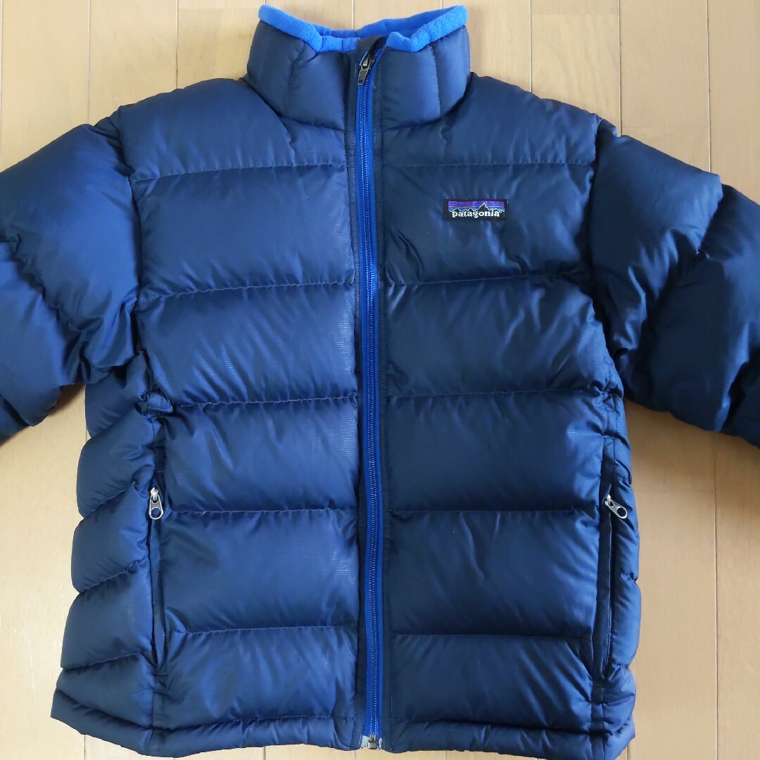 patagonia(パタゴニア)のpatagoniaパタゴニアキッズダウンM140サイズ使用品 キッズ/ベビー/マタニティのキッズ服男の子用(90cm~)(ジャケット/上着)の商品写真