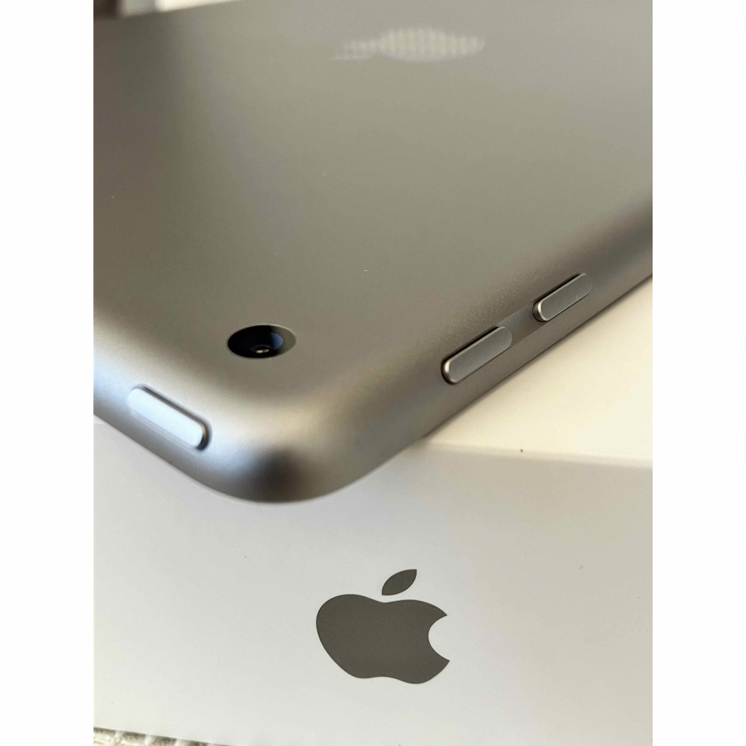 Apple(アップル)のiPad 第6世代 WiFi 32GB スペースグレイ BT97.4% スマホ/家電/カメラのPC/タブレット(タブレット)の商品写真
