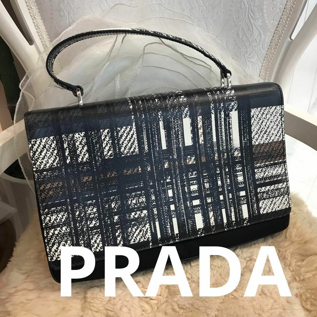 PRADA(プラダ)の★美品★PRADA　BORSA  A MANO　ハンドバッグ　ナイロン　レザー レディースのバッグ(ハンドバッグ)の商品写真