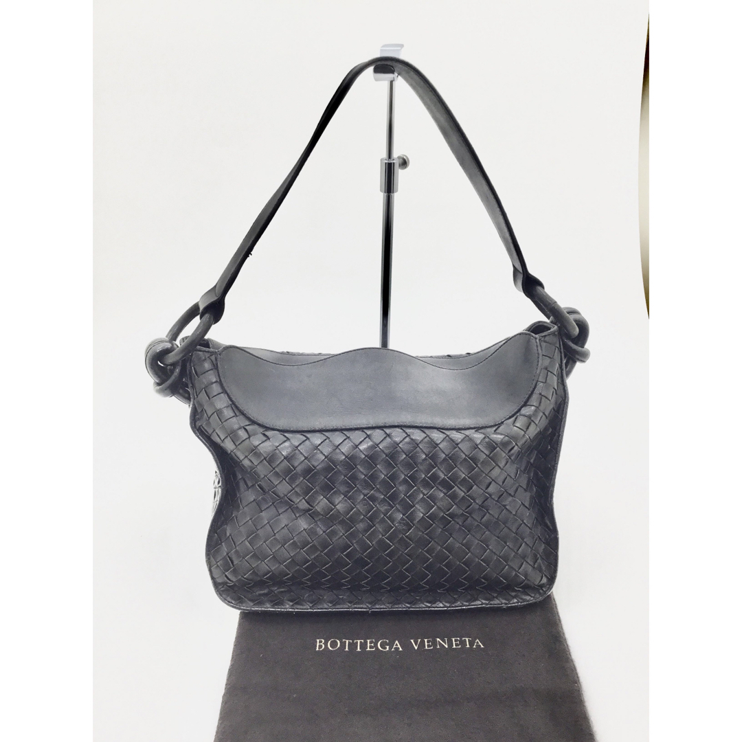 Bottega Veneta(ボッテガヴェネタ)の良品　ボッテガヴェネタ　イントレチャート　ワンショルダー　黒　レザー レディースのバッグ(ショルダーバッグ)の商品写真