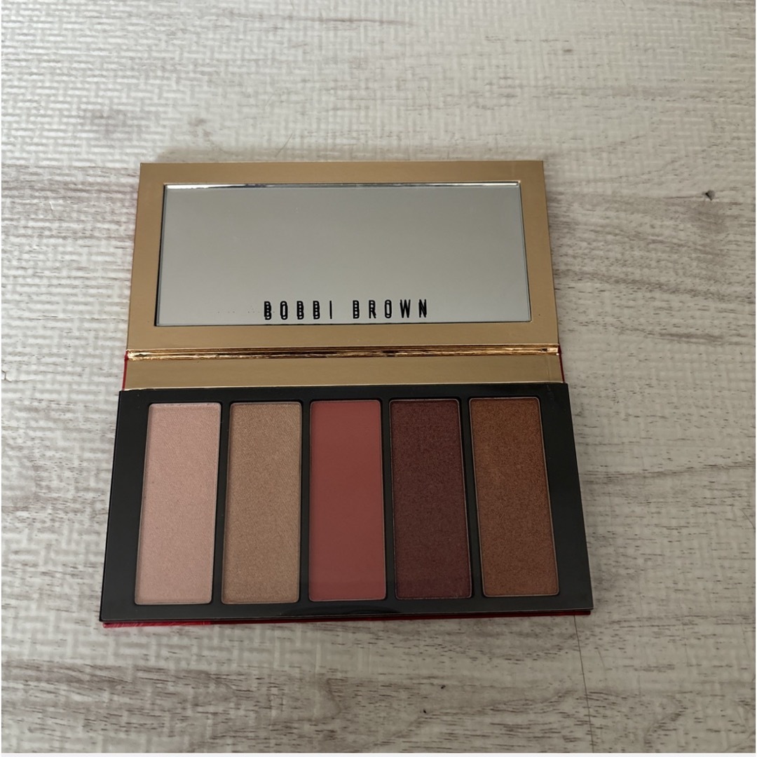 BOBBI BROWN(ボビイブラウン)のBOBBIBROWNアイシャドウ コスメ/美容のベースメイク/化粧品(アイシャドウ)の商品写真