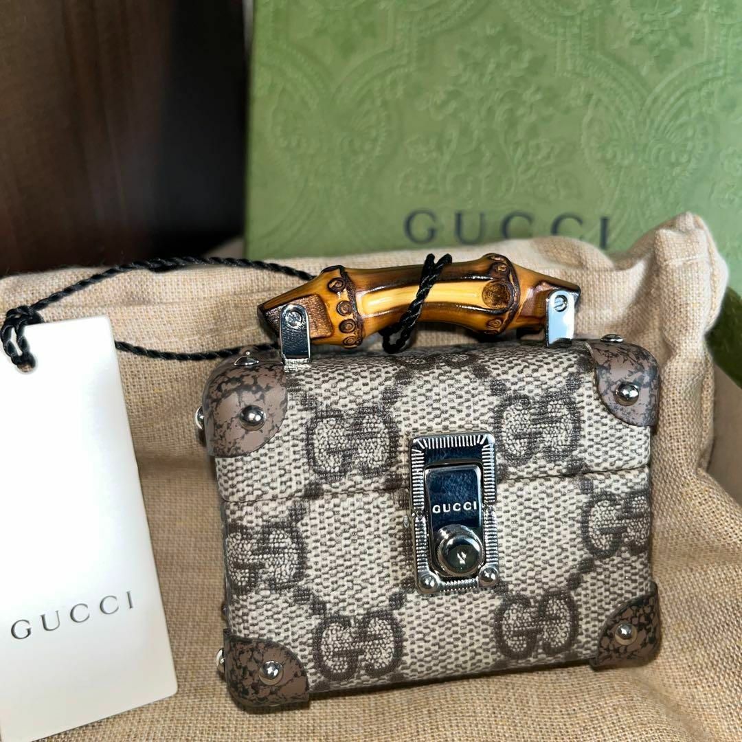 Gucci(グッチ)の【新品未使用】GUCCI グッチ　AirPods Proケース スマホ/家電/カメラのオーディオ機器(ヘッドフォン/イヤフォン)の商品写真