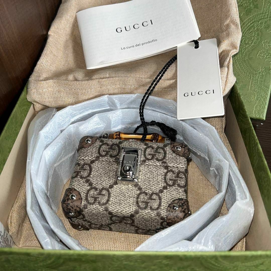 Gucci(グッチ)の【新品未使用】GUCCI グッチ　AirPods Proケース スマホ/家電/カメラのオーディオ機器(ヘッドフォン/イヤフォン)の商品写真