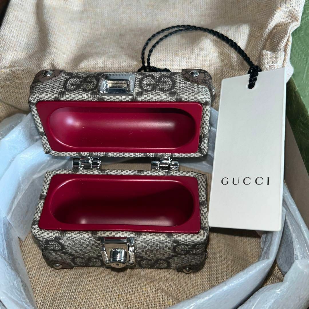 Gucci(グッチ)の【新品未使用】GUCCI グッチ　AirPods Proケース スマホ/家電/カメラのオーディオ機器(ヘッドフォン/イヤフォン)の商品写真