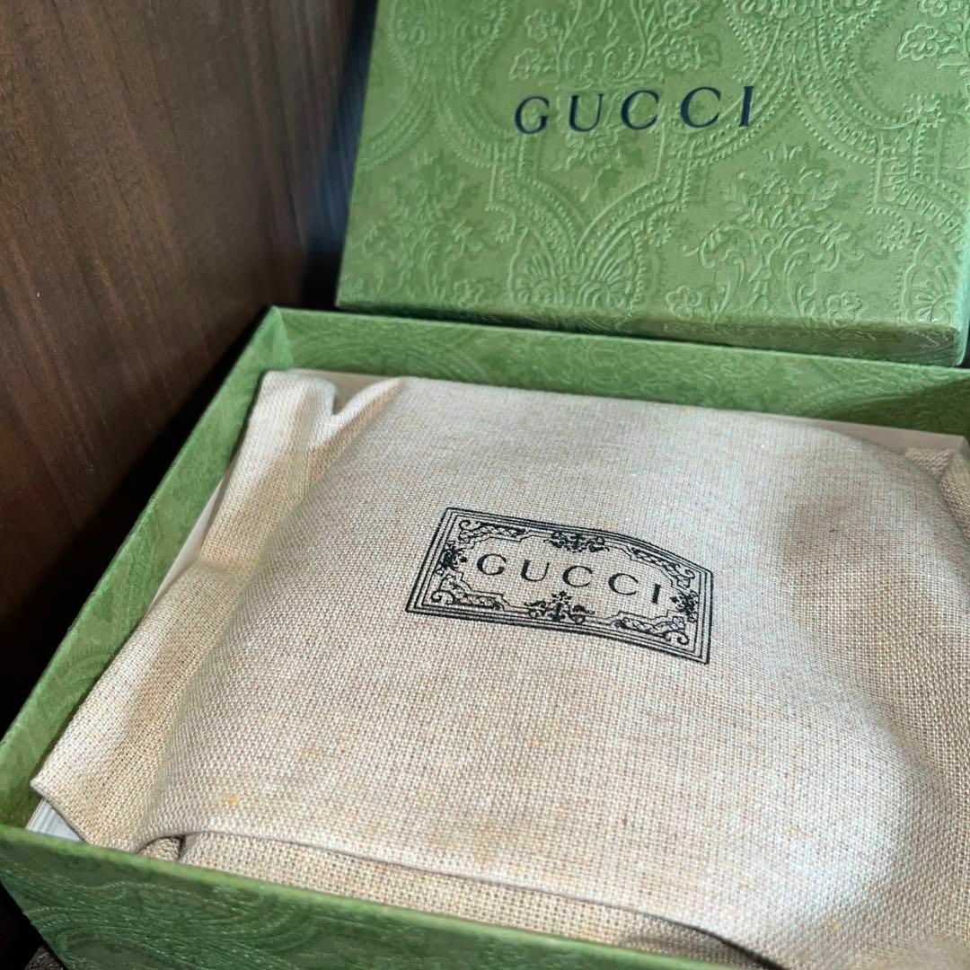 Gucci(グッチ)の【新品未使用】GUCCI グッチ　AirPods Proケース スマホ/家電/カメラのオーディオ機器(ヘッドフォン/イヤフォン)の商品写真