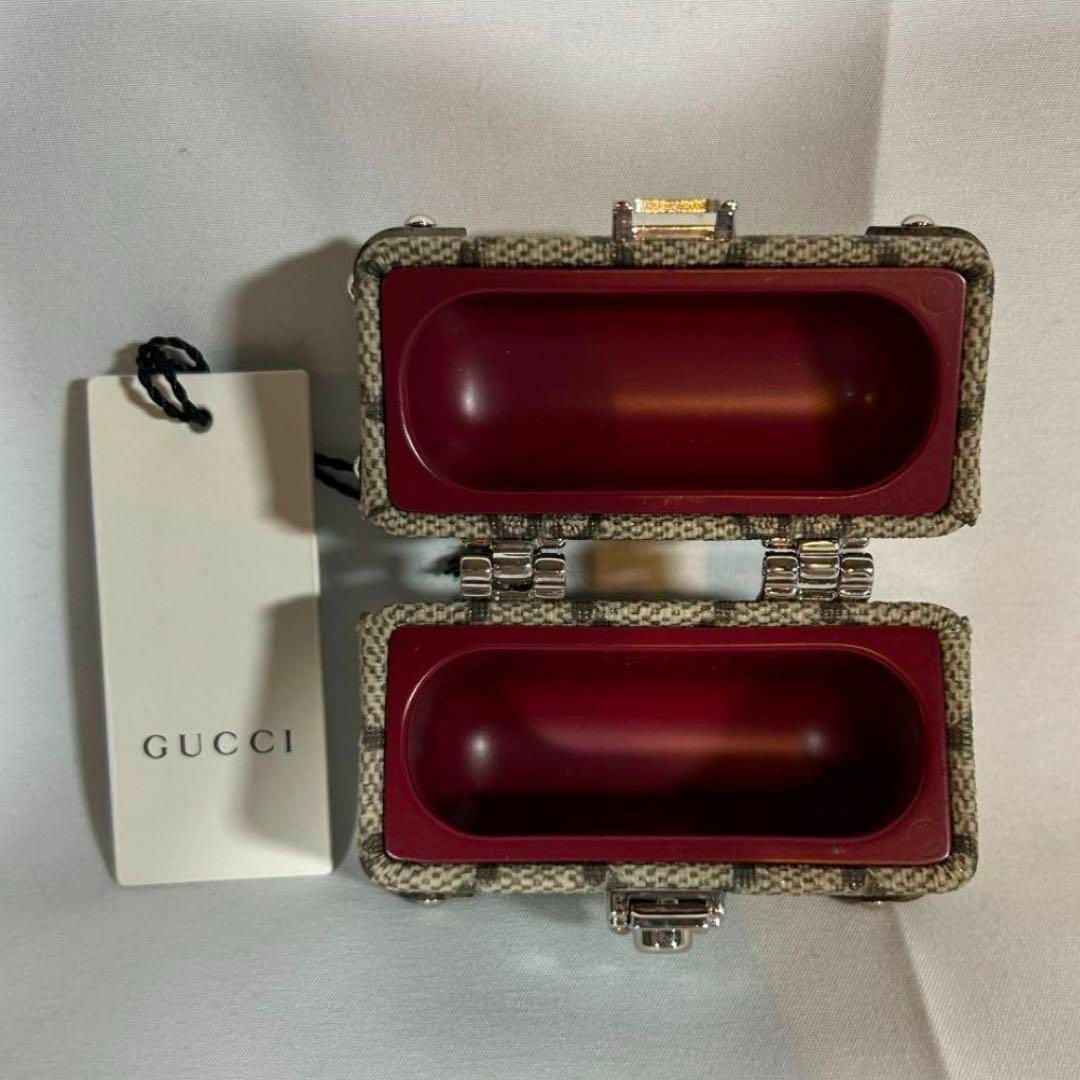 Gucci(グッチ)の【新品未使用】GUCCI グッチ　AirPods Proケース スマホ/家電/カメラのオーディオ機器(ヘッドフォン/イヤフォン)の商品写真