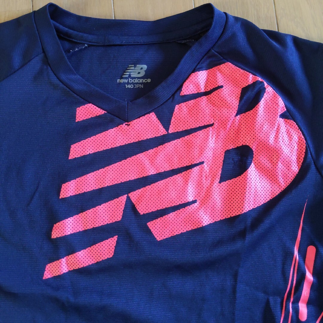 New Balance(ニューバランス)のNew Balanceニューバランス半袖Tシャツ140サイズ使用品ネイビー キッズ/ベビー/マタニティのキッズ服男の子用(90cm~)(Tシャツ/カットソー)の商品写真