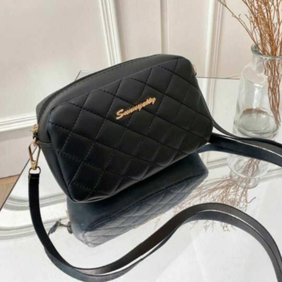 【新作】ショルダーバッグ　バッグ　ブラック　ミニバッグ　韓国　黒　シンプル レディースのバッグ(ショルダーバッグ)の商品写真