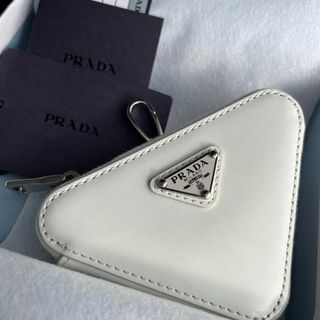 PRADA - PRADA コインケース　小銭入れ　三角　白　シルバー　銀　黒　ブラック