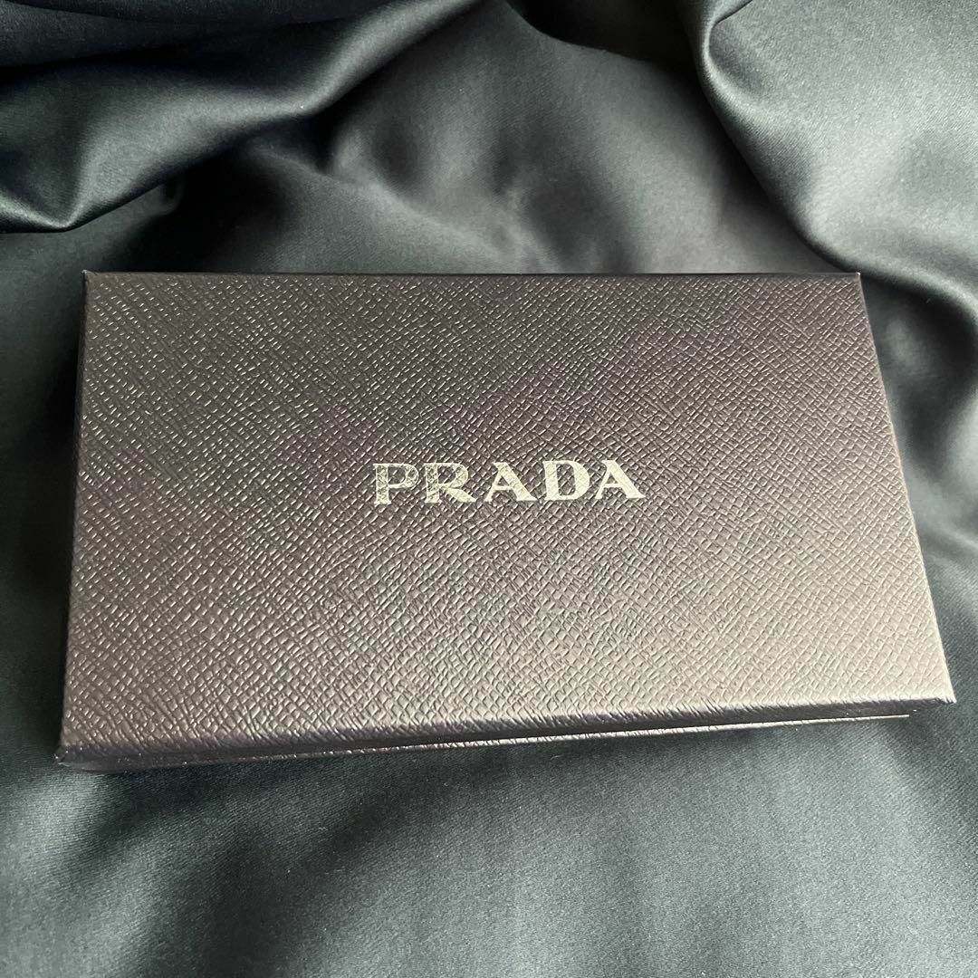 PRADA(プラダ)の新品未使用　プラダ　iPhoneケース　スマホケース　レザー スマホ/家電/カメラのスマホアクセサリー(iPhoneケース)の商品写真