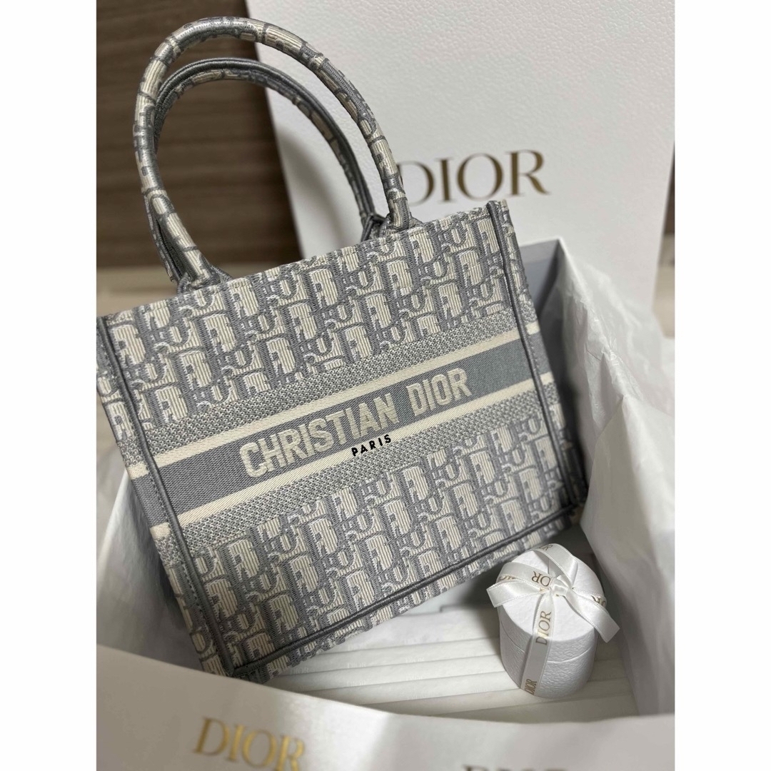 Dior ブックトート スモール ディオール | フリマアプリ ラクマ Dior ブックトート スモール ディオール | フリマアプリ ラクマ