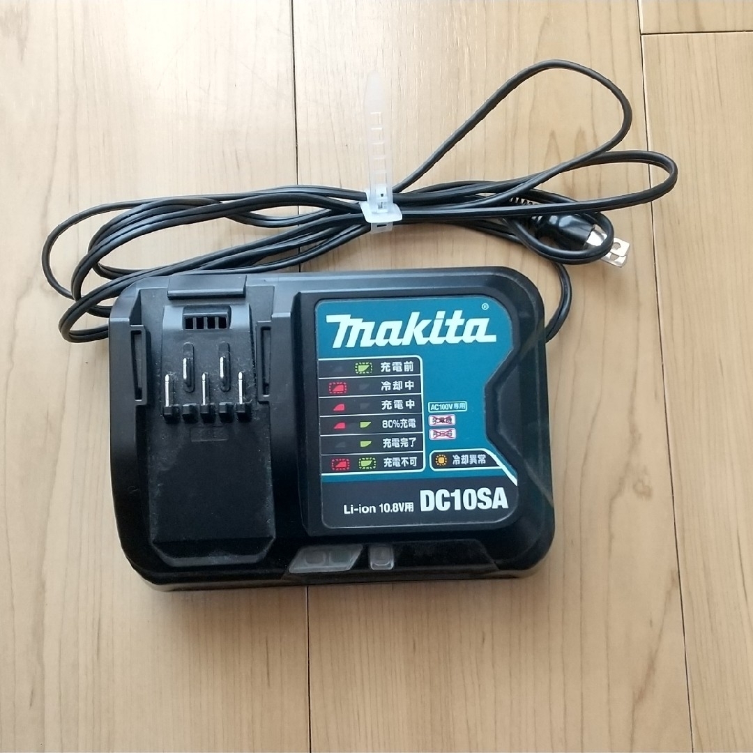 Makita(マキタ)のマキタ　CL107FD　掃除機　充電器、バッテリー、サイロンアタッチメント付 スマホ/家電/カメラの生活家電(掃除機)の商品写真