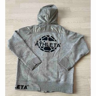 アスレタ(ATHLETA)のATHLETAアスレタパーカーフード付き グレー　140    (ウェア)