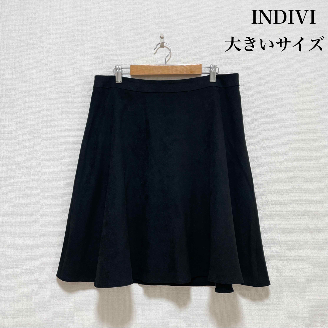 INDIVI(インディヴィ)のINDIVI インディヴィ 膝丈フレアスカート スウェード 黒 大きいサイズ レディースのスカート(ひざ丈スカート)の商品写真