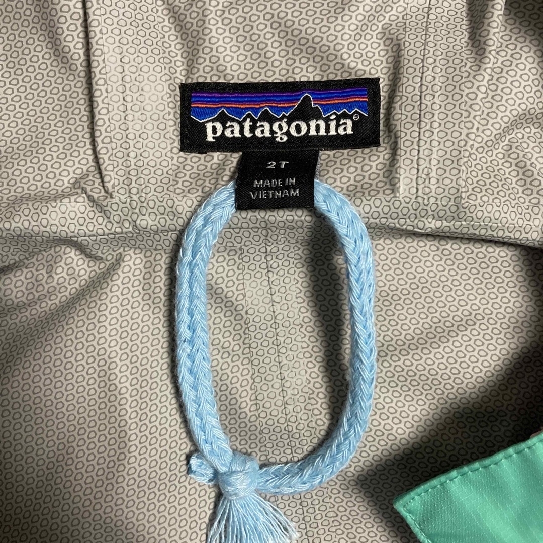 patagonia(パタゴニア)のパタゴニア  2T  雨用 キッズ/ベビー/マタニティのキッズ服女の子用(90cm~)(ジャケット/上着)の商品写真