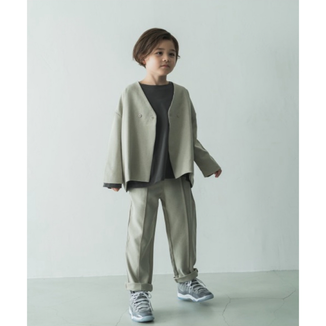 ノーカラージャケット　パンツ　セットアップ　140 サンドベージュ キッズ/ベビー/マタニティのキッズ服男の子用(90cm~)(ドレス/フォーマル)の商品写真