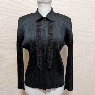 プリーツプリーズイッセイミヤケ(PLEATS PLEASE ISSEY MIYAKE)のボタントップス(カットソー(長袖/七分))