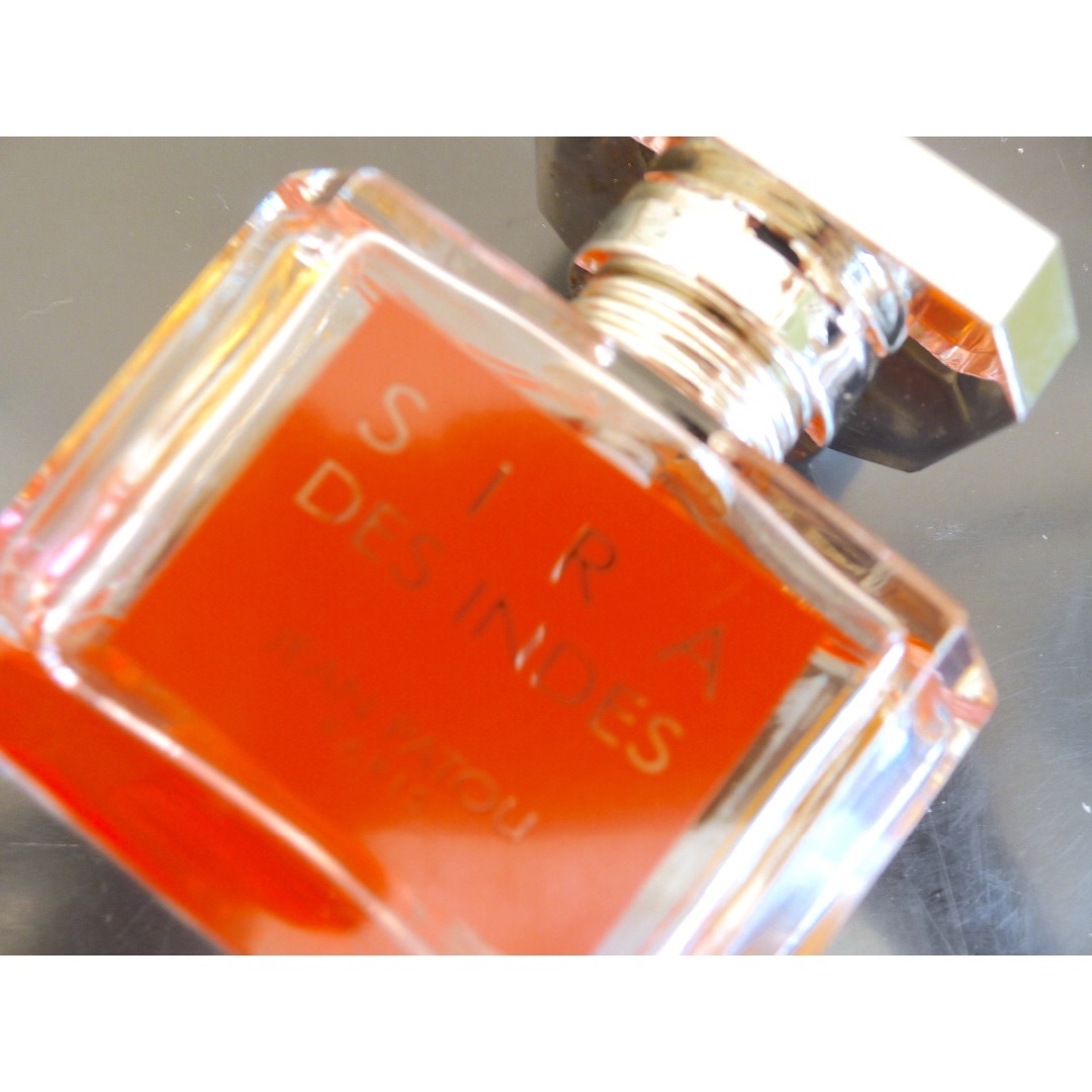 JEAN PATOU(ジャンパトゥ)の＊ジャンパトゥ＊SIRA DES INDES＊シラ・デ・ザンド＊５０ml＊半量位 コスメ/美容の香水(ユニセックス)の商品写真