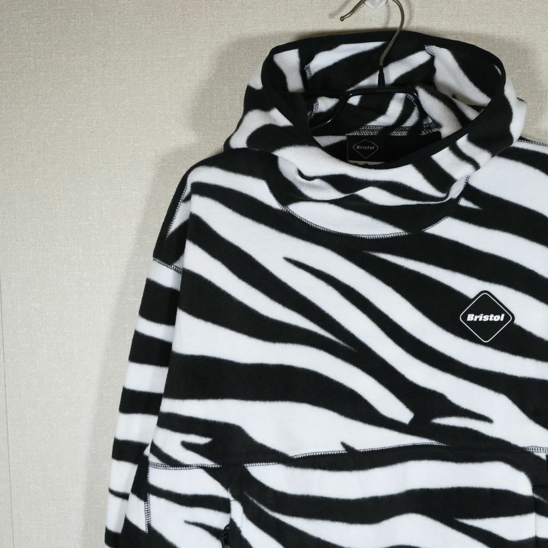 F.C.R.B.(エフシーアールビー)のF.C.R.B. ZEBRA FLEECE PULLOVER HOODIE M メンズのトップス(パーカー)の商品写真