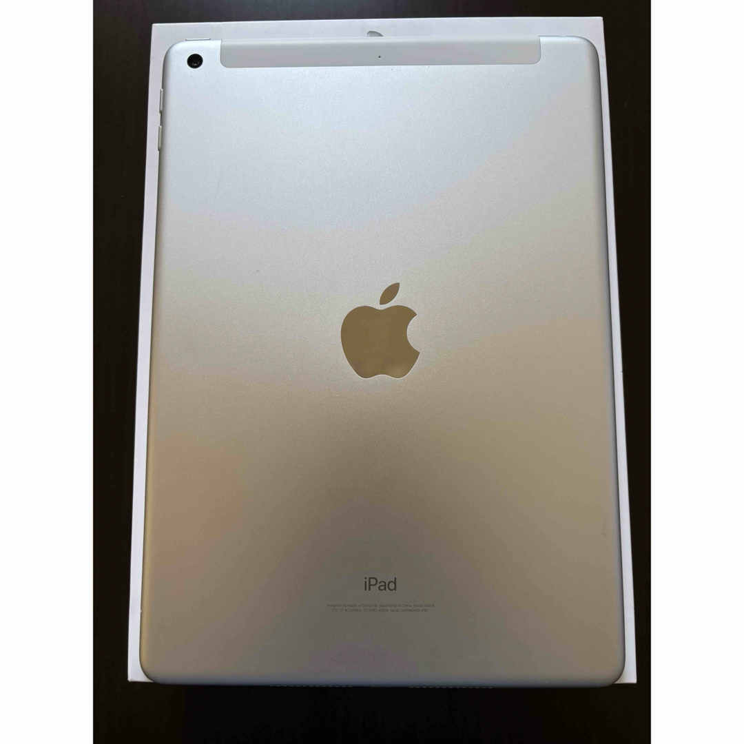 Apple(アップル)のiPad 第6世代 32GB シルバー Wifi Cellular スマホ/家電/カメラのPC/タブレット(タブレット)の商品写真