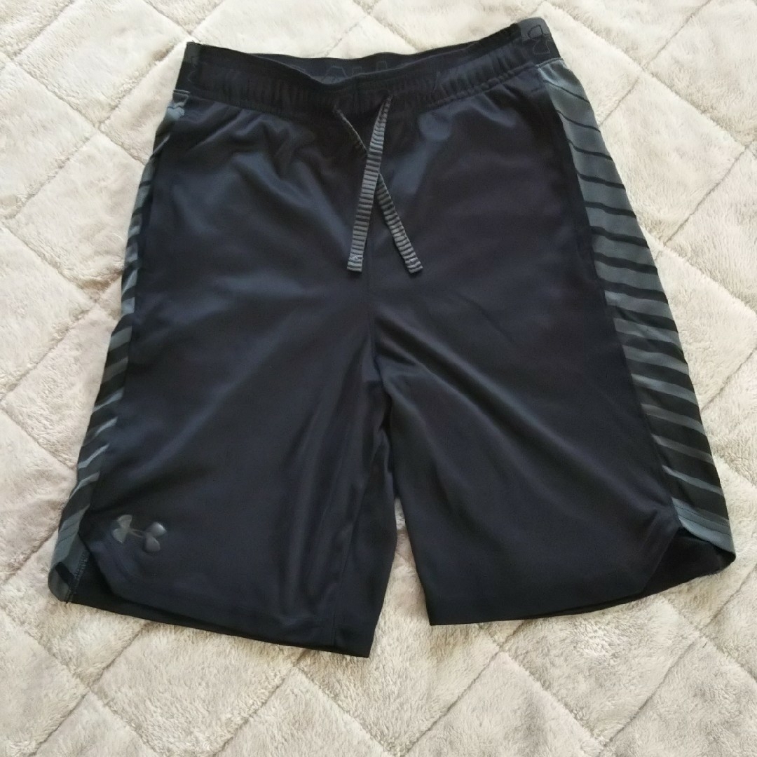 UNDER ARMOUR(アンダーアーマー)のUNDER ARMOUR ハーフパンツ ジュニアYXL キッズ/ベビー/マタニティのキッズ服男の子用(90cm~)(パンツ/スパッツ)の商品写真